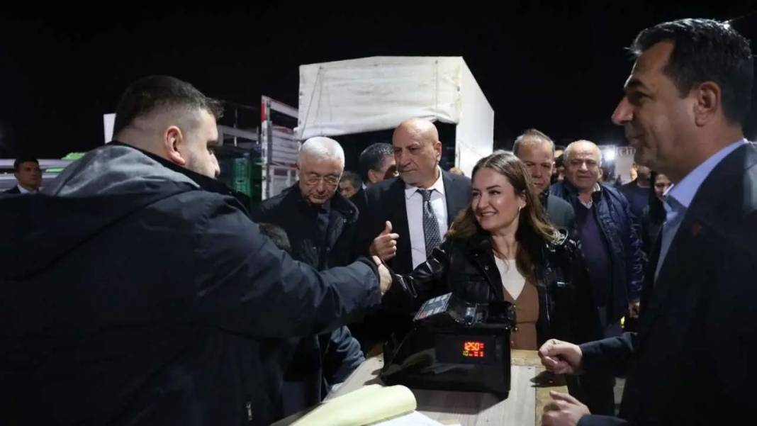 CHP Antalya’dan Sabahın İlk Işıklarıyla Hal Çıkarması! 2